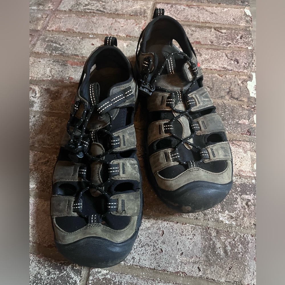 Keen Targhee 3 Leather sandals. Men’s size 9.